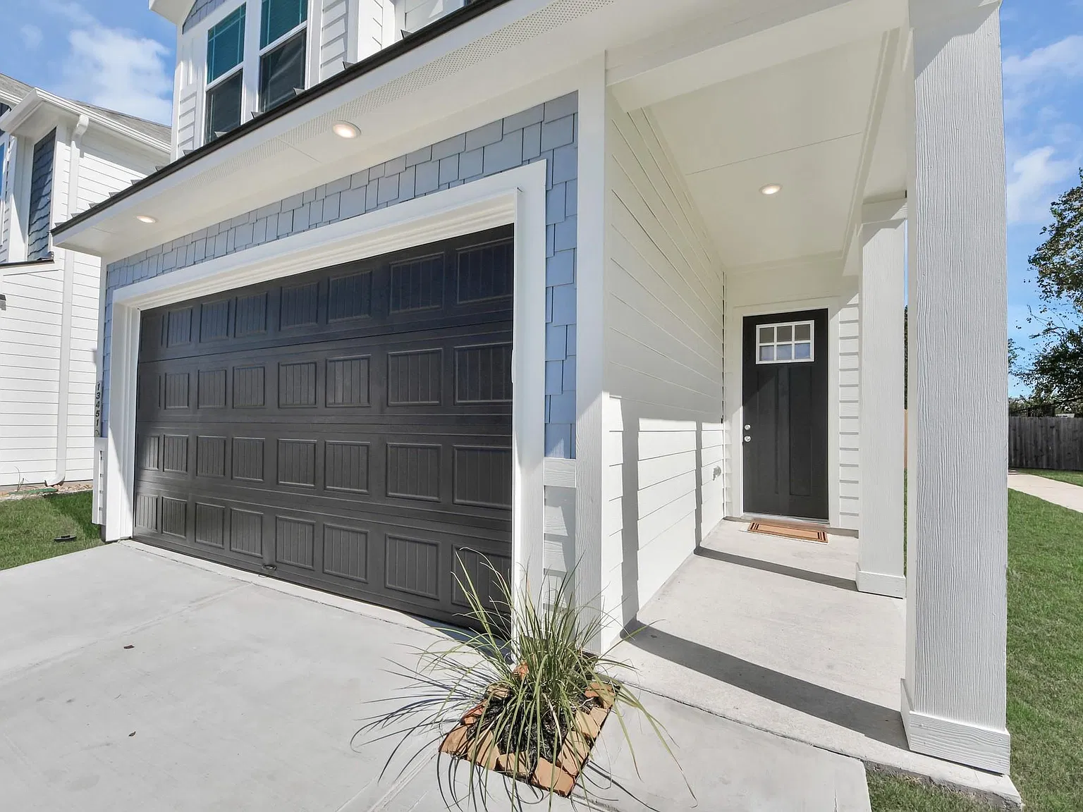 4 bed, 2.5 bath, 1802 sqft, $2,400 — Photo 3