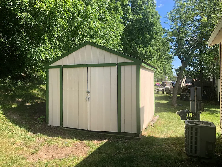 Large shed with 8' walls