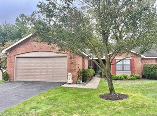 7259 Huntcliff, West Bloomfield, MI 48322