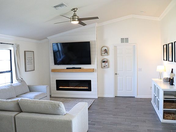 4th image of 708 SW 31st Ter