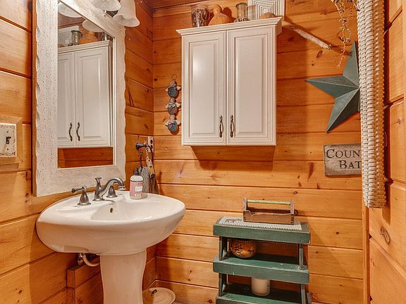 29th image of 147 Britton Ln