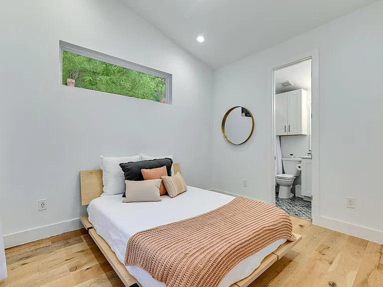 1131 Map St #2 — Photo 16