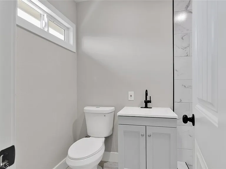 24521 Myers Ave — Photo 3