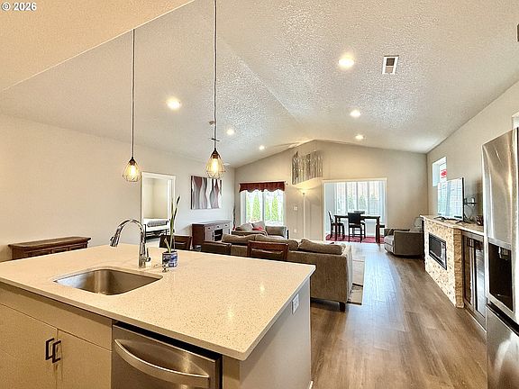 3rd image of 5218 NE 43rd Cir