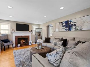 109 Knollwood Ave, Cranston, RI 02910