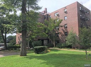 400 Fairview Ave APT 5J, Fort Lee, NJ