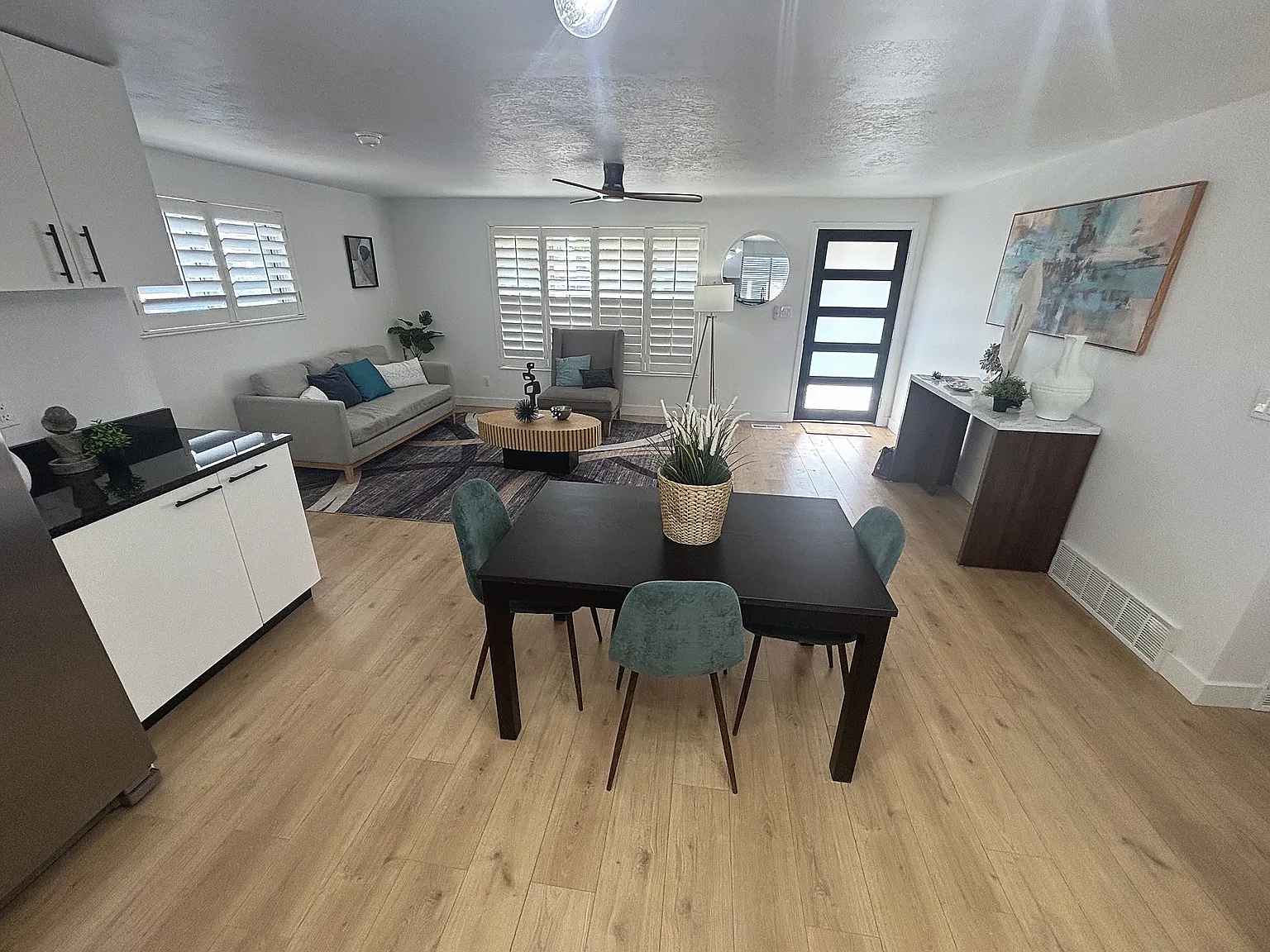 3 bed, 1050 sqft, $1,900 — Photo 4