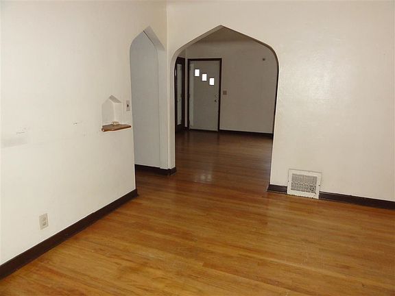 2nd image of 1424 S Willard Ave