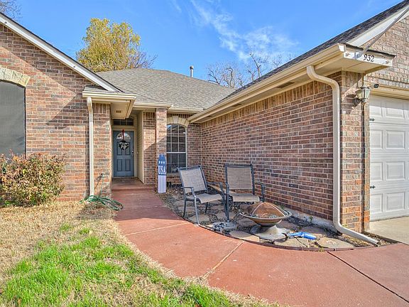 3rd image of 932 Noel Dr