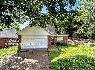 692 Walnut Valley Ln, Cordova, TN 38018