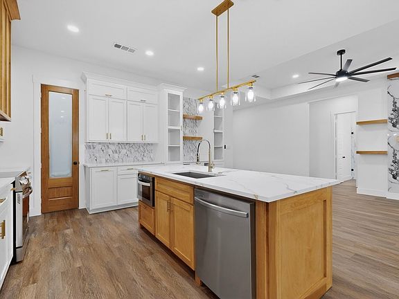 3rd image of 4737 Pine Ridge Ct