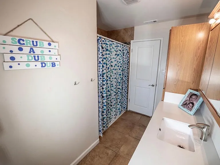 210 Canterbury Ave — Photo 18