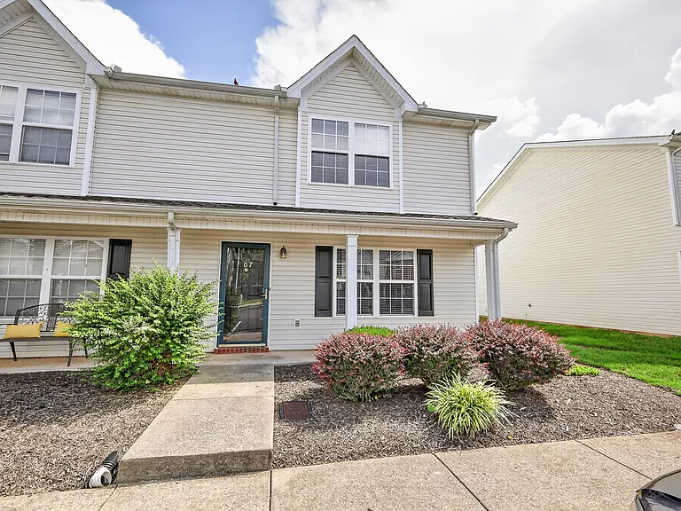 407 Arapaho Dr — Photo 1