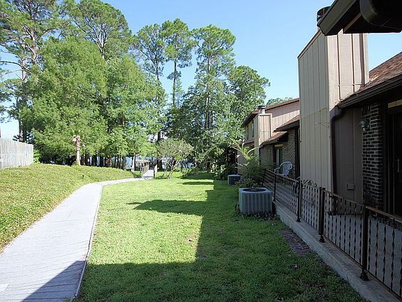 5th image of 44 Hidden Cove Dr