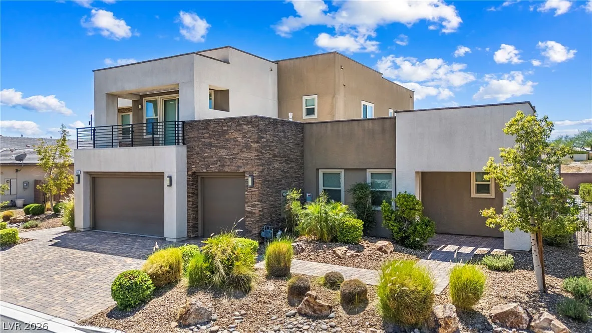 5 bed, 4.5 bath, 5446 sqft, $8,500 — Photo 1