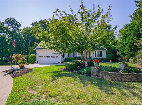 3rd image of 912 White Admiral Ln