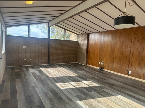 2nd image of 633 Harris St