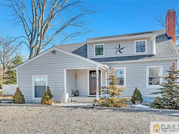 916 Hughes Dr, Hamilton, NJ 08690