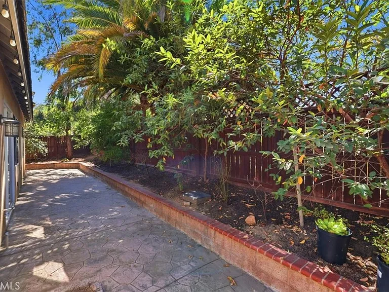 24939 Coral Canyon Rd — Photo 39