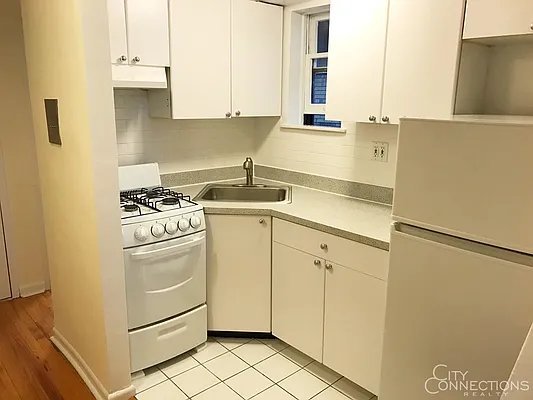 Rented by City Connections Realty | media 29