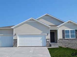 6216 Clear Creek St, Papillion, NE 68157