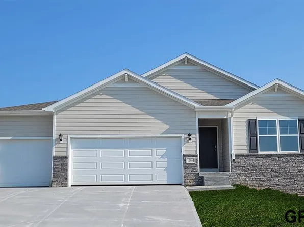 6216 Clear Creek St, Papillion, NE 68157