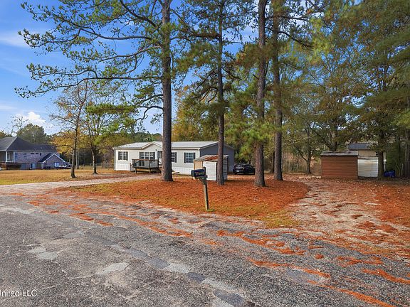 4th image of 18519 Lakewood Ct