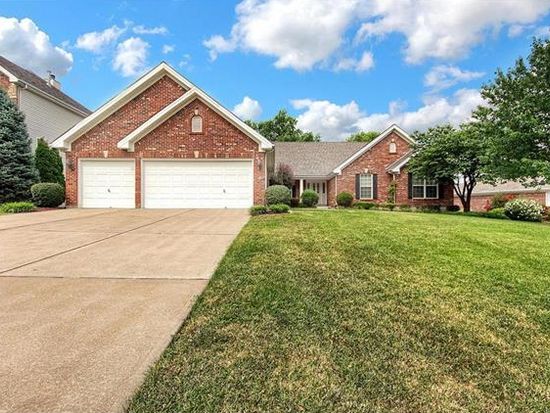 9705 Hilltop Dr, Saint Louis, MO 63128