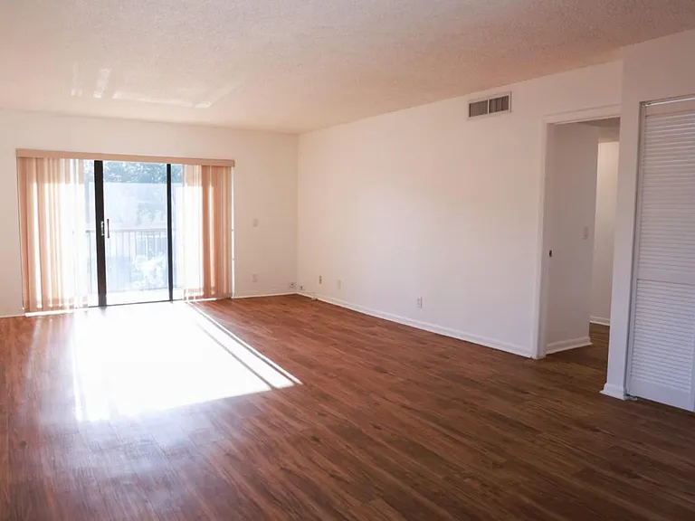 428 Lakeview Dr #201 — Photo 6
