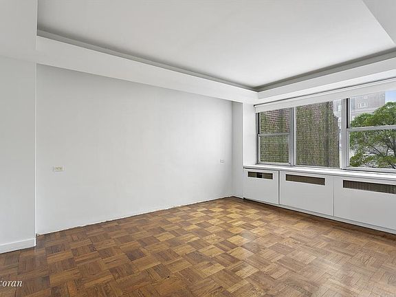 4th image of 45 E 72nd St APT 8A