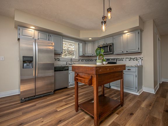 4th image of 1115 Rodburn Hollow Rd