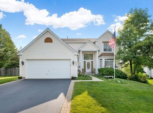 255 Aberdeen Dr, Algonquin, IL 60102