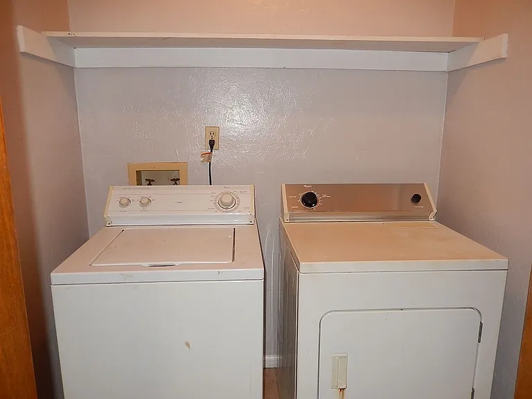 2334 Sylvan Ct — Photo 17
