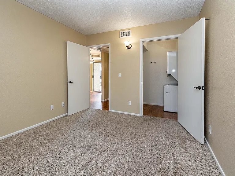 Broadway_Proper-_2X2_Laundry_2nd_bedroom_169514