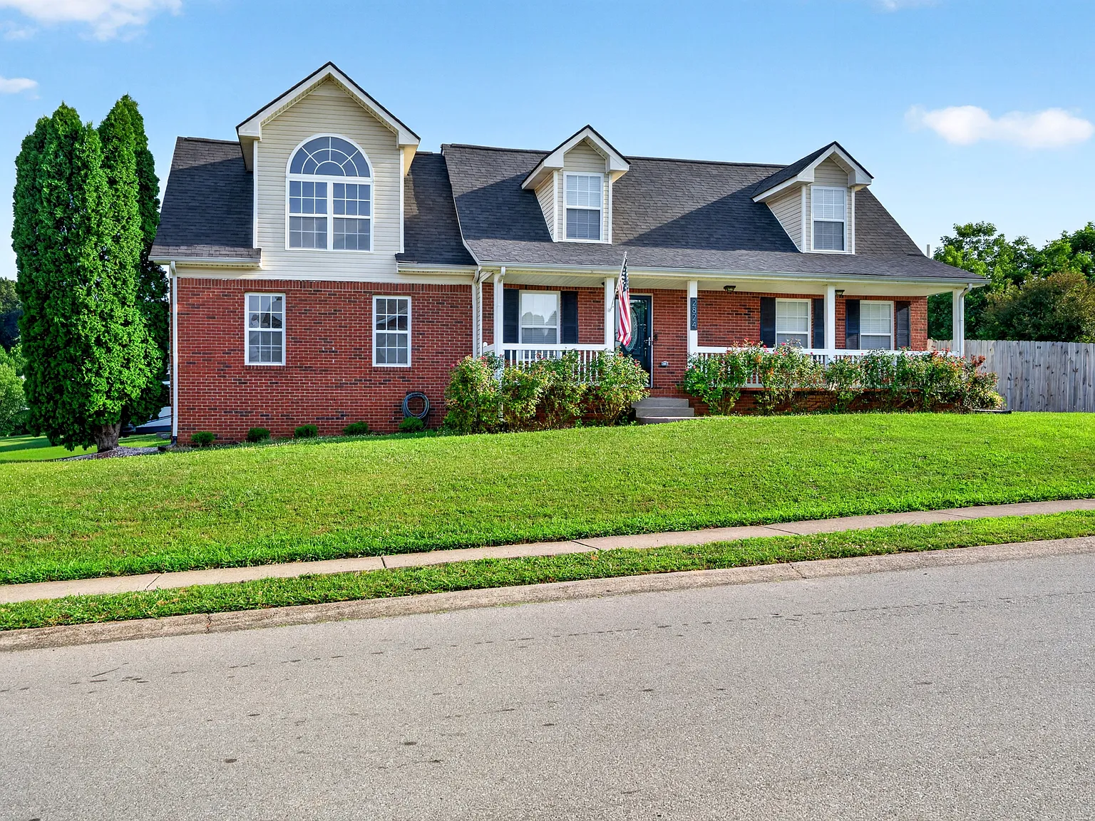3 bed, 2.5 bath, 2152 sqft, $2,000 — Photo 3