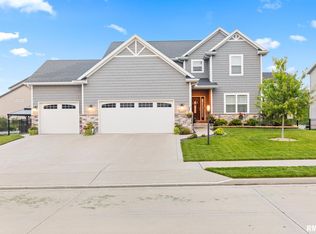 11400 N Sycamore Creek Dr, Dunlap, IL 61525