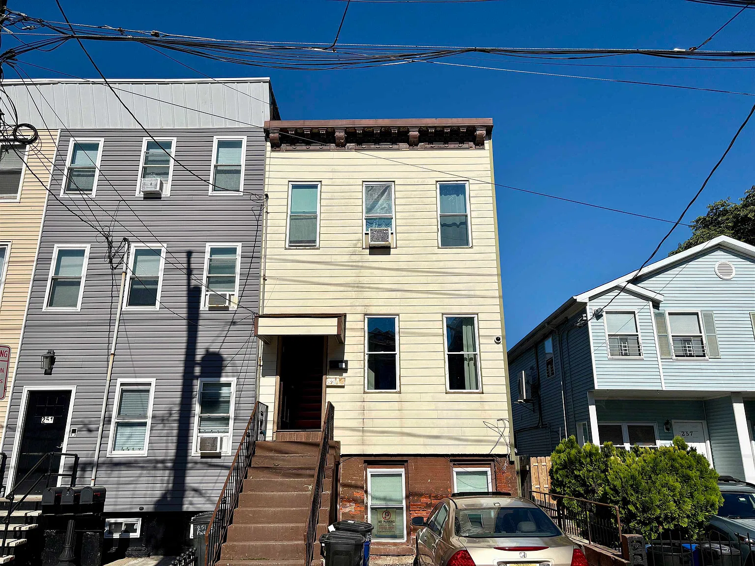 2 bed, 1.0 bath, 800 sqft, $2,400 — Photo 2