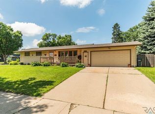 1413 S Bruce Rd, Sioux Falls, SD 57105