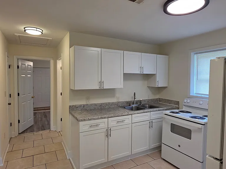 1127 Sheppard Pl — Photo 3