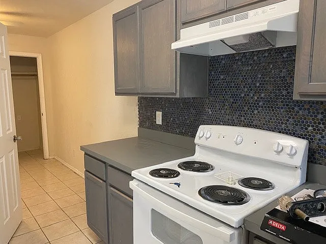 528 Wilcox Avenue, Unit 1 — Photo 2