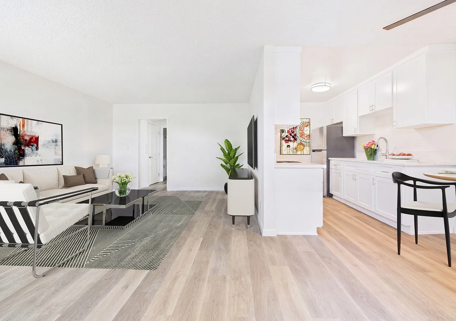 Woodman Apartments — Photo 2