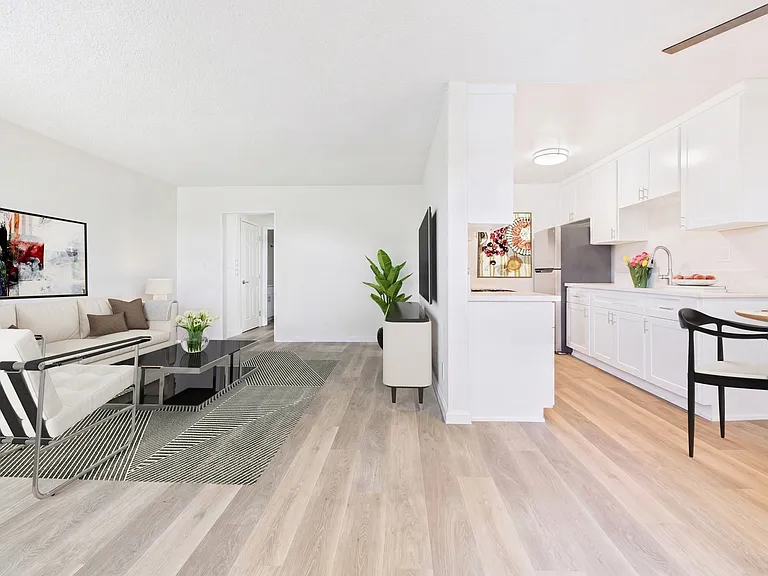 Woodman Apartments — Photo 2