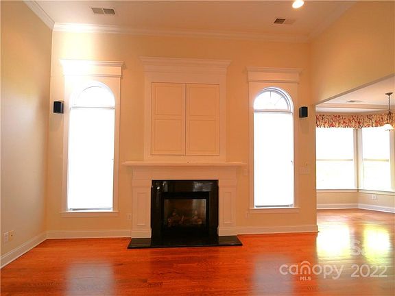 5th image of 105 Winwood Cir
