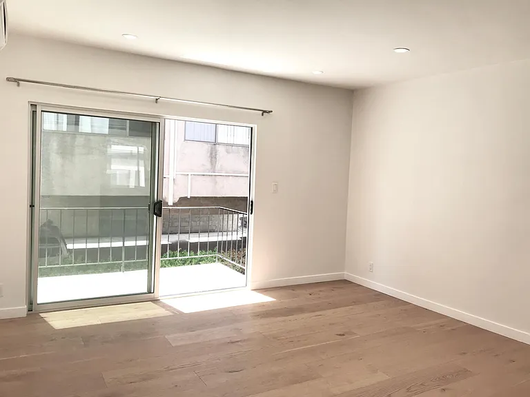 515 Pier Ave #4 — Photo 8