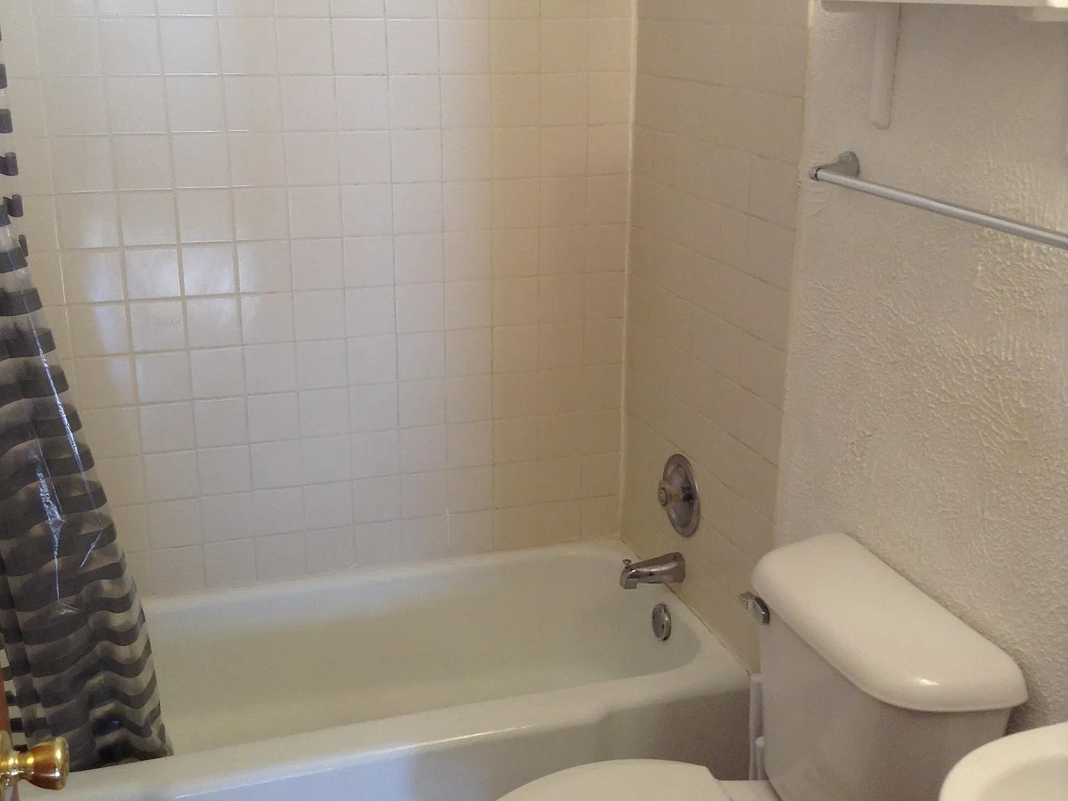 1006 Broadway St — Photo 4