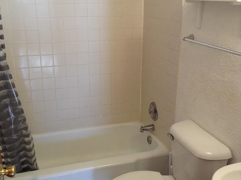 1006 Broadway St — Photo 20