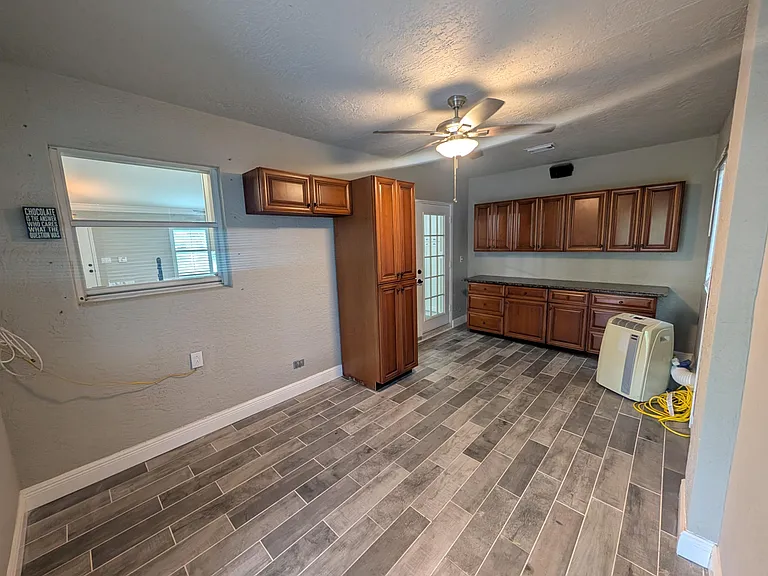 625 Coconut Ave N — Photo 28
