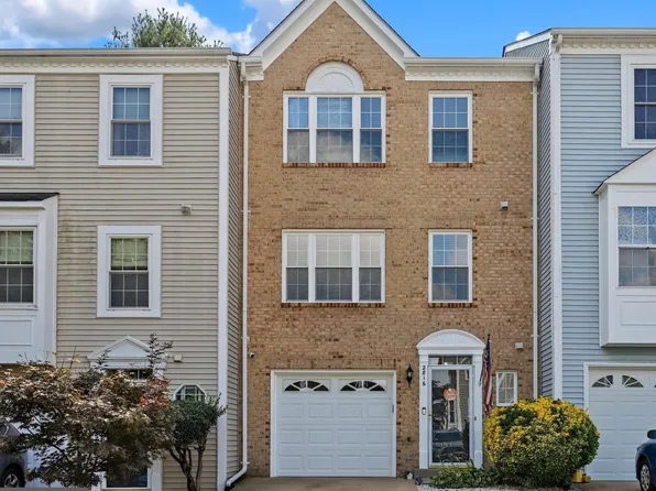 2816 Brier Pond Cir, Woodbridge, VA 22191