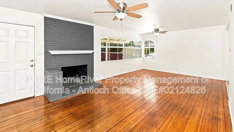 3 bed, 2.0 bath, 1100 sqft, $3,000 — Photo 2