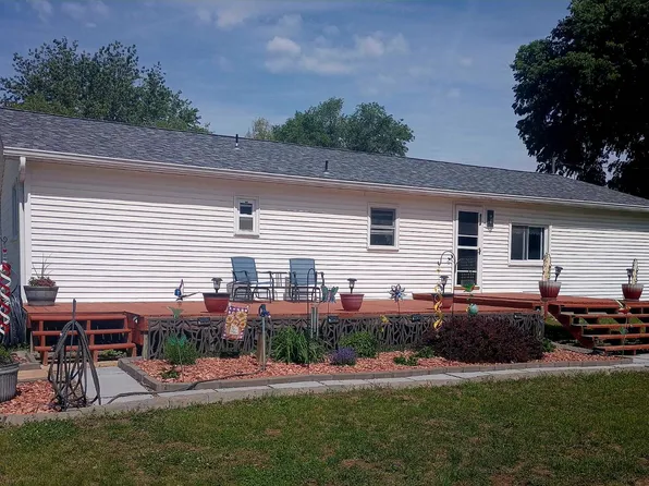 913 N 8th St, Oquawka, IL 61469
